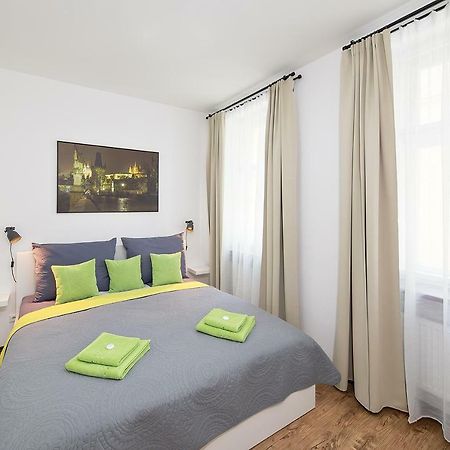Apartment Near City Centre With Parking Place Prága Kültér fotó