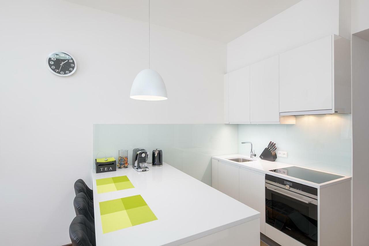 Apartment Near City Centre With Parking Place Prága Kültér fotó