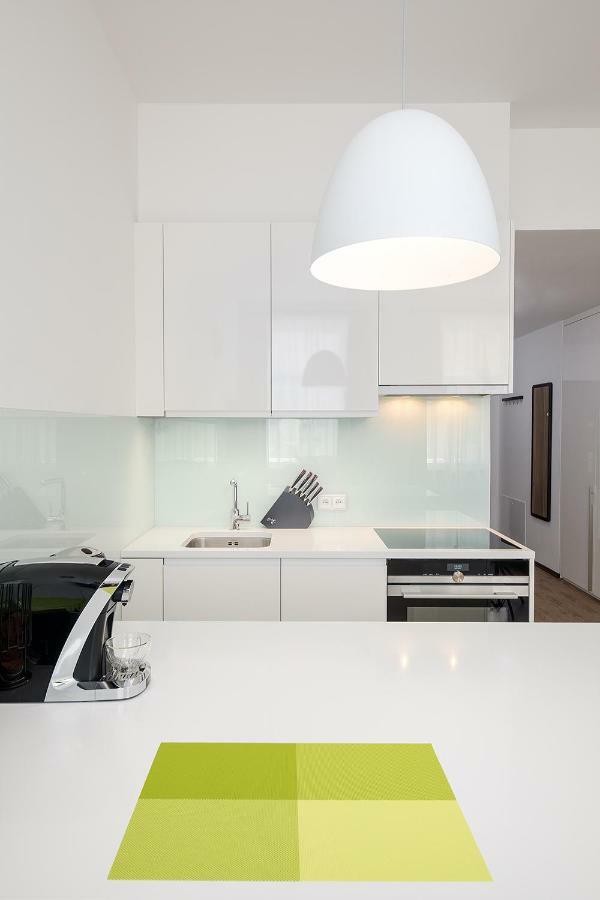 Apartment Near City Centre With Parking Place Prága Kültér fotó