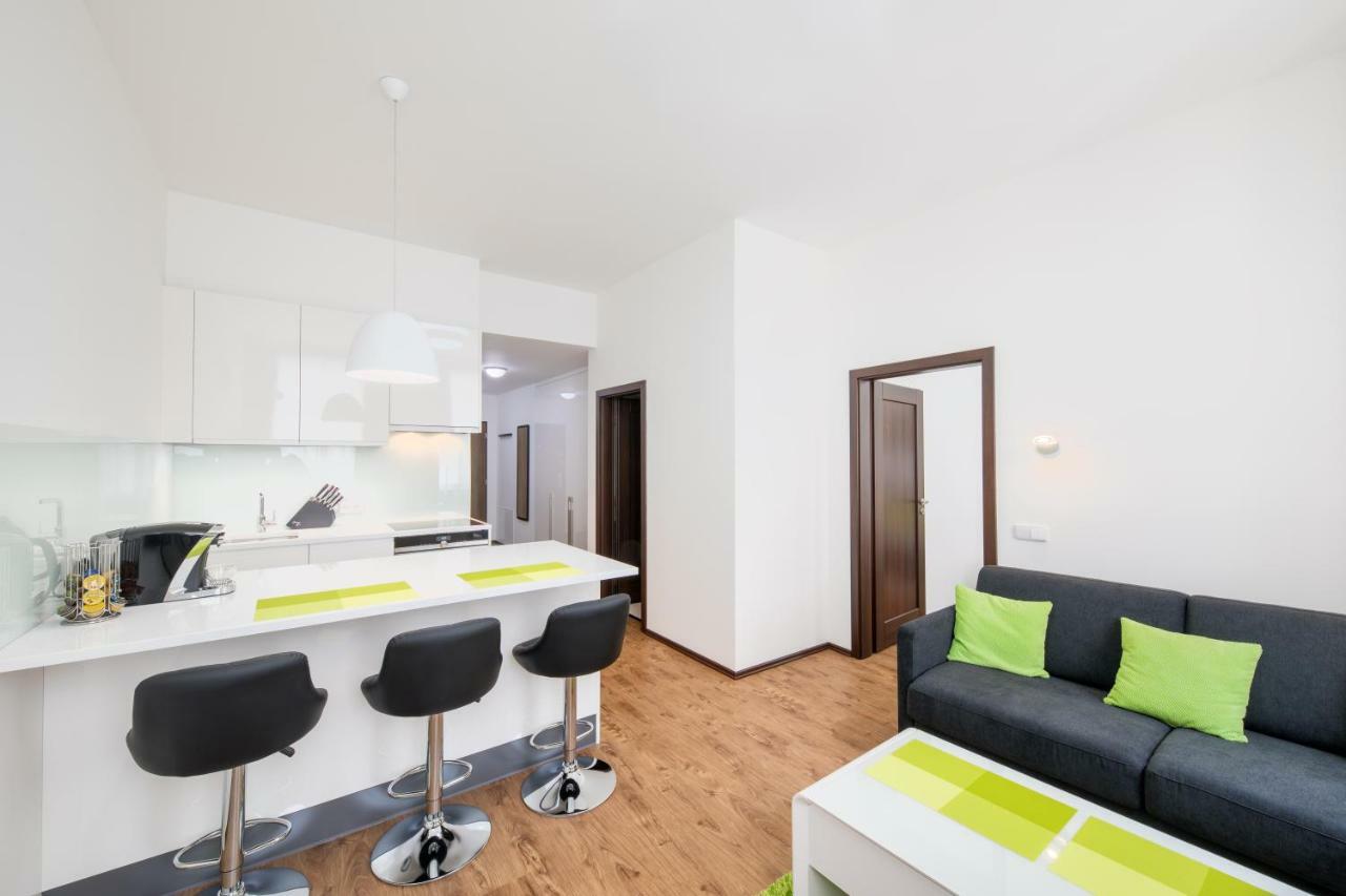 Apartment Near City Centre With Parking Place Prága Kültér fotó