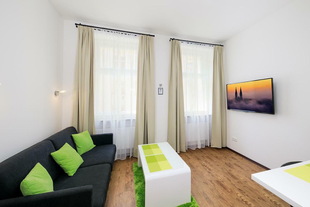 Apartment Near City Centre With Parking Place Prága Kültér fotó