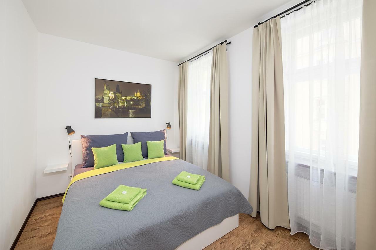 Apartment Near City Centre With Parking Place Prága Kültér fotó