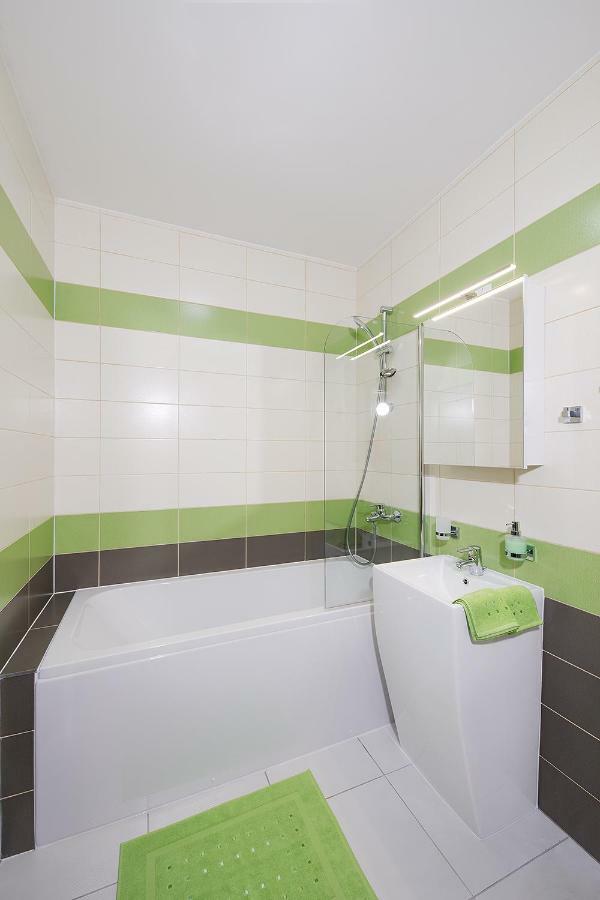 Apartment Near City Centre With Parking Place Prága Kültér fotó